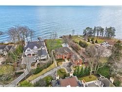 16 Ennisclare Drive W Oakville, ON L6J 4N2