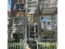 7815 Av. d'Outremont  Montréal (Villeray/Saint-Michel/Parc-Extension), QC H3N 2M1